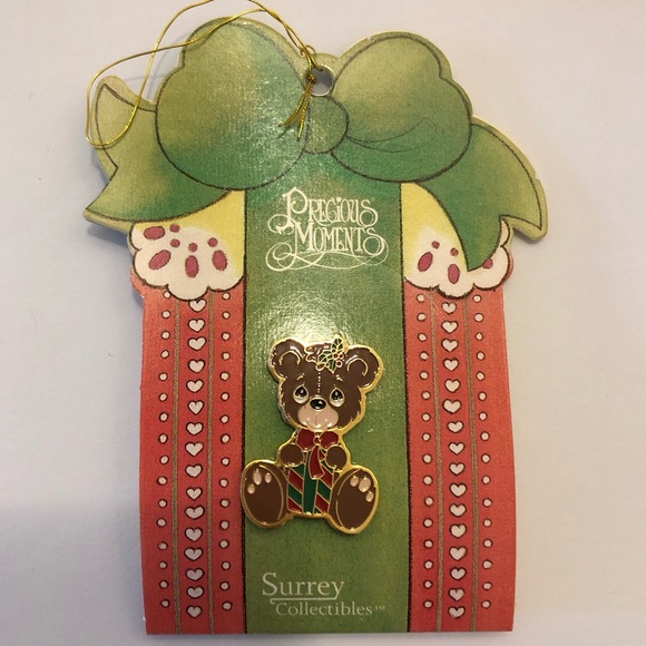 Vintage Precious Moments Pin Christmas Bear 1995 Surry Collectibles Ornament - Picture 2 of 11